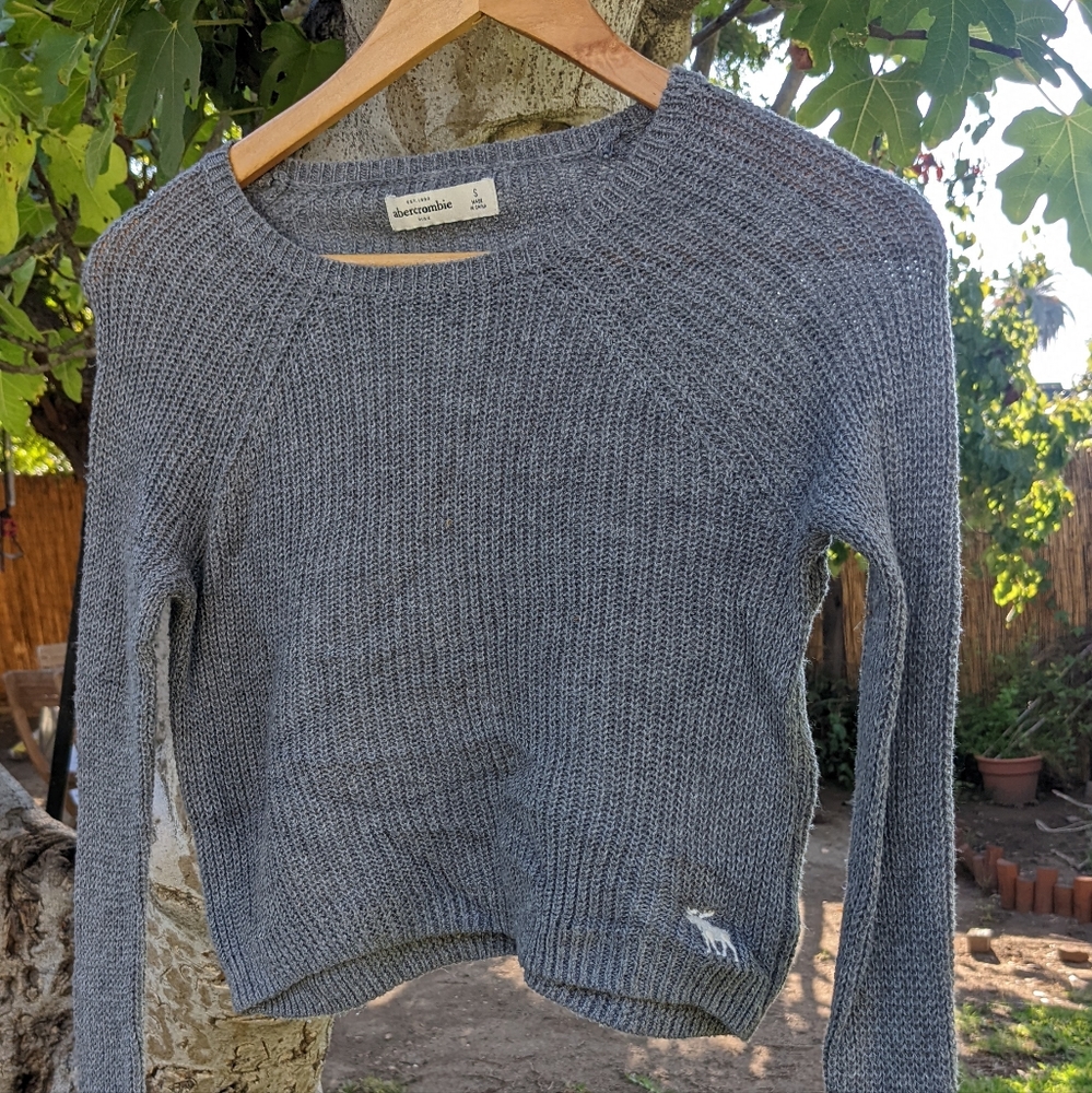 Gray Kids Abercrombie cropped Sweater , Size S